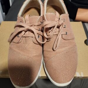 Size 9 TOMS sneakers Del Rey Style
